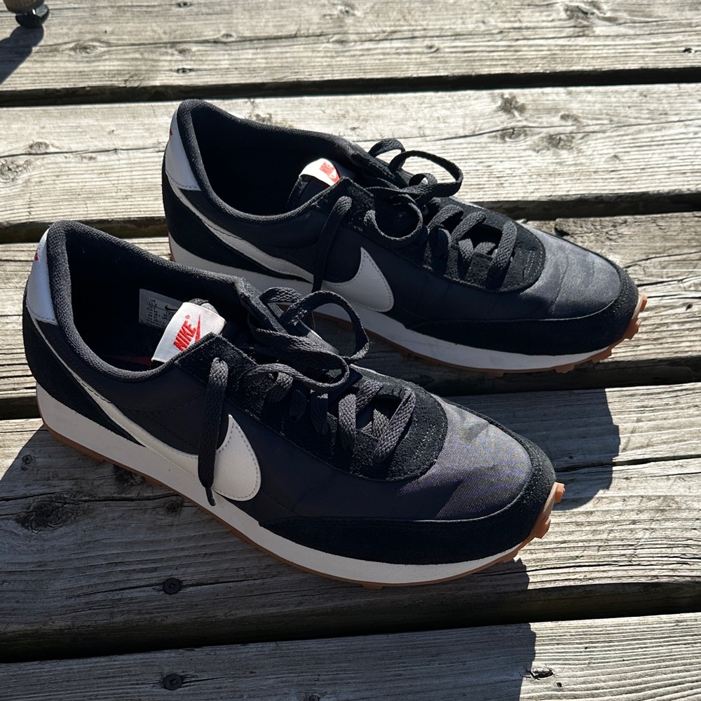 Nike Women's Black and White Sneakers